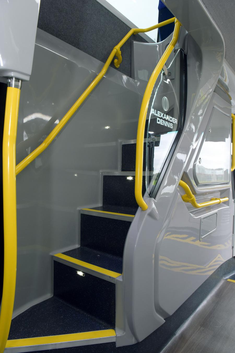 Интерьер Alexander Dennis Enviro500 SuperLo 2016 года  (CA) (фото 6 из 15)